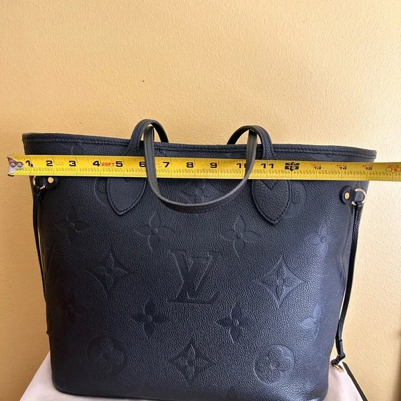Louis Vuitton Neverfull MM - Picture 5 of 9